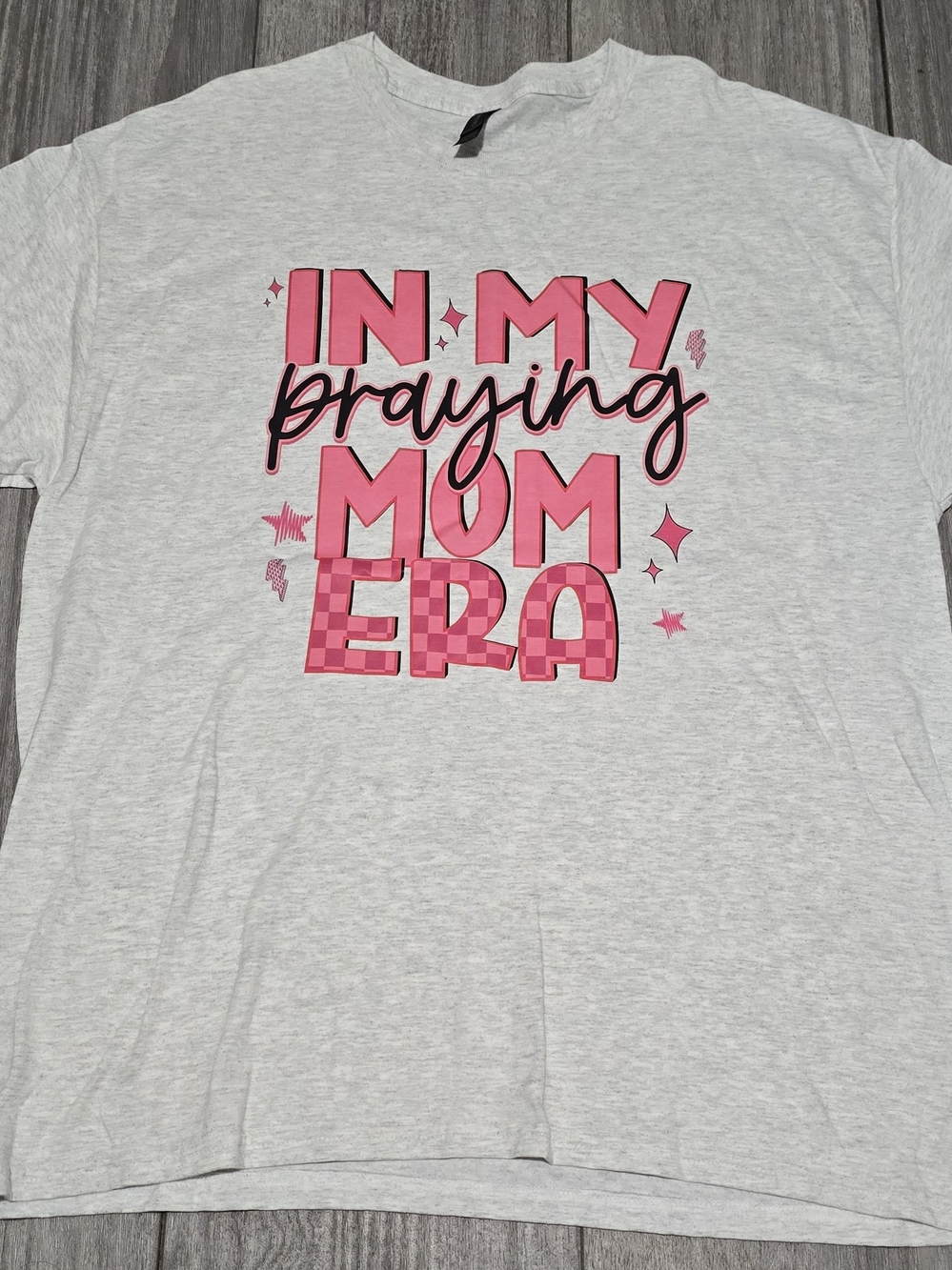 'In My Praying Mom Era' Gildan Graphic Tee - Pink on Light Gray